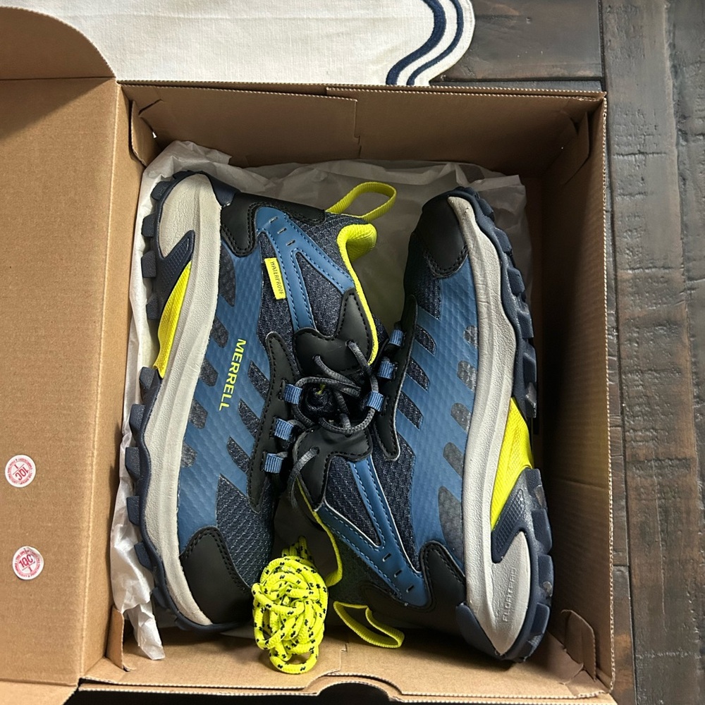 Merrell Moab Mid Waterproof Hiking Boots Navy High Vis Yellow size 3